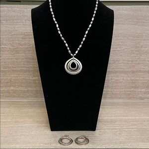 Reaction Kenneth Cole UEC Silver & Gold Tone Pendant Necklace & Earring Set